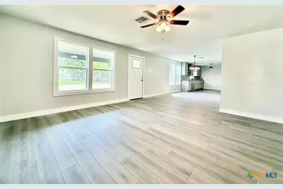 307 S East Street, Edna, TX 77957 - Photo 10