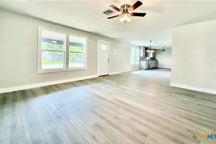 307 S East St, Edna, TX 77957 - Photo 10