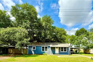 307 S East St, Edna, TX 77957 - Photo 1
