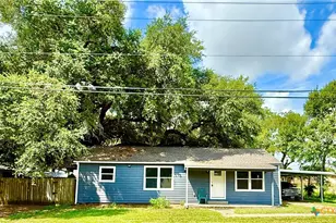 307 S East St, Edna, TX 77957 - Photo 2