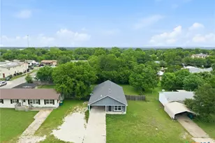 1309 W Main St, Gatesville, TX 76528 - Photo 2