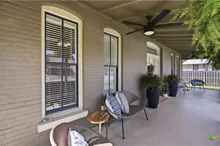 431 E Commerce St, New Braunfels, TX 78130 - Photo 4