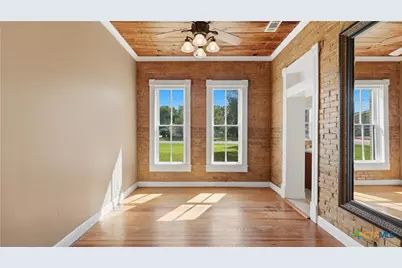 431 E Commerce Street, New Braunfels, TX 78130 - Photo 18