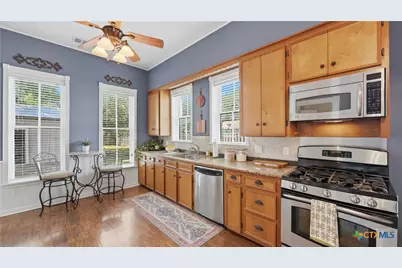 431 E Commerce Street, New Braunfels, TX 78130 - Photo 14