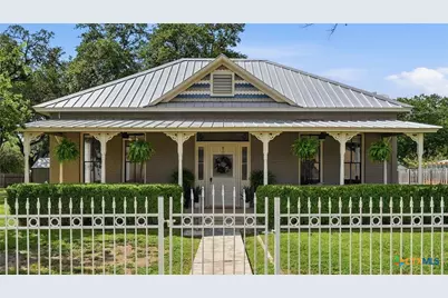 431 E Commerce Street, New Braunfels, TX 78130 - Photo 1