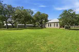 431 E Commerce St, New Braunfels, TX 78130 - Photo 44