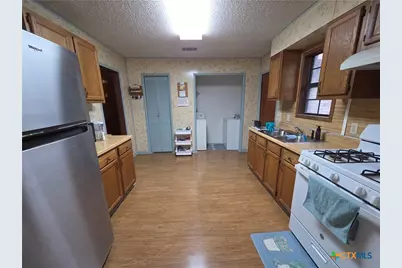 1301 W Mesquite Street, Little River-Academy, TX 76554 - Photo 10