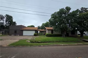 1301 W Mesquite St, Little River Academy, TX 76554 - Photo 2