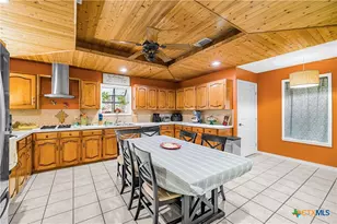404 Cottonwood, Victoria, TX 77904 - Photo 18