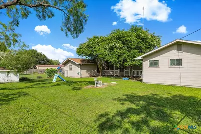 404 Cottonwood, Victoria, TX 77904 - Photo 4
