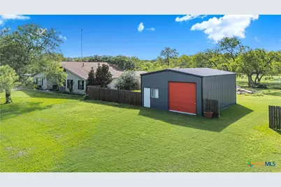 404 Cottonwood, Victoria, TX 77904 - Photo 2
