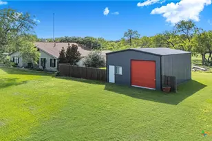 404 Cottonwood, Victoria, TX 77904 - Photo 2