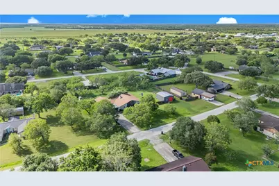 404 Cottonwood, Victoria, TX 77904 - Photo 8