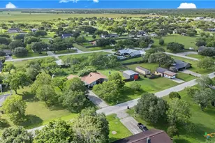 404 Cottonwood, Victoria, TX 77904 - Photo 8