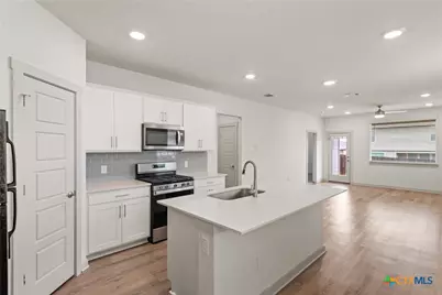 328 Fairfax Avenue, San Marcos, TX 78666 - Photo 6
