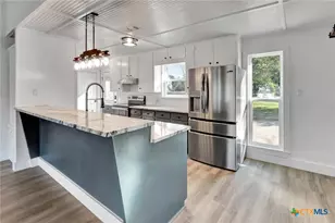 445 Lakeshore Dr, Victoria, TX 77905 - Photo 6