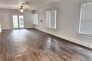 420 Willow Ave, New Braunfels, TX 78130 - Photo 10