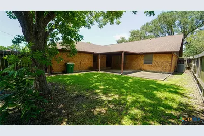 109 Oxford Street, Victoria, TX 77904 - Photo 2