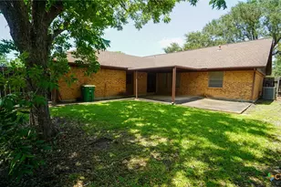 109 Oxford St, Victoria, TX 77904 - Photo 2