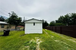 217 E Schulz St, Marion, TX 78124 - Photo 4