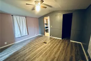 217 E Schulz St, Marion, TX 78124 - Photo 12