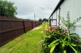 217 E Schulz St, Marion, TX 78124 - Photo 2