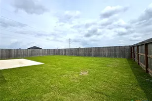 404 Jean St, Seguin, TX 78155 - Photo 14
