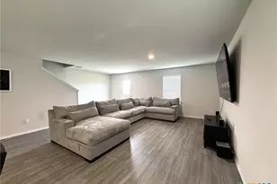 404 Jean St, Seguin, TX 78155 - Photo 2