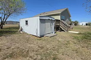 501 S 13th St, Seadrift, TX 77983 - Photo 4