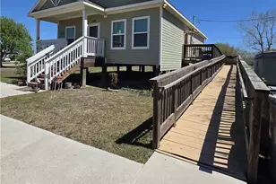 501 S 13th St, Seadrift, TX 77983 - Photo 2