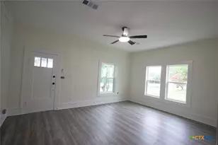 106 N Pear St, Rockdale, TX 76567 - Photo 2