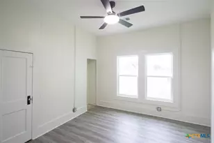 106 N Pear St, Rockdale, TX 76567 - Photo 4