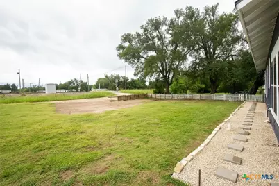 106 N Pear Street, Rockdale, TX 76567 - Photo 10