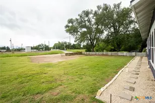 106 N Pear St, Rockdale, TX 76567 - Photo 10