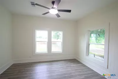 106 N Pear Street, Rockdale, TX 76567 - Photo 6