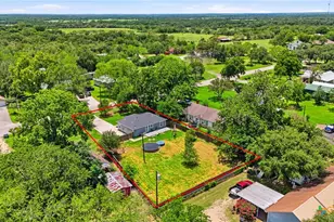 554 W Austin St, Luling, TX 78648 - Photo 44