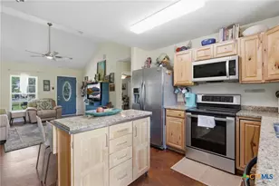 554 W Austin St, Luling, TX 78648 - Photo 18