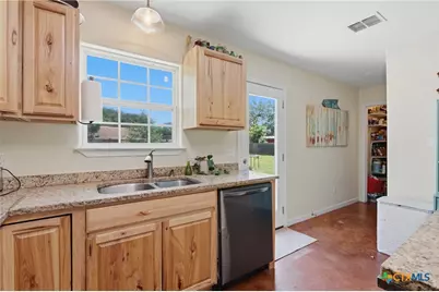 554 West Austin Street, Luling, TX 78648 - Photo 20