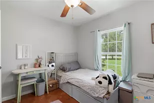 554 W Austin St, Luling, TX 78648 - Photo 28