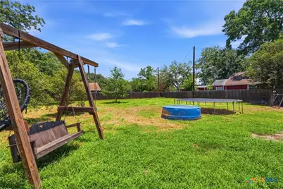 554 West Austin Street, Luling, TX 78648 - Photo 38