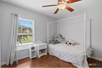 554 West Austin Street, Luling, TX 78648 - Photo 32