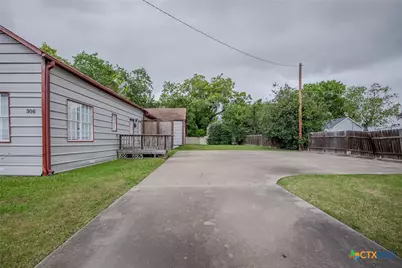 306 E Brazos A & B Street, Victoria, TX 77901 - Photo 2