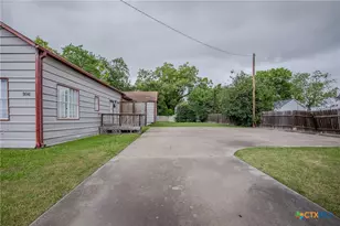 306 E Brazos A & B St, Victoria, TX 77901 - Photo 2