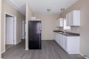 306 E Brazos A & B St, Victoria, TX 77901 - Photo 16