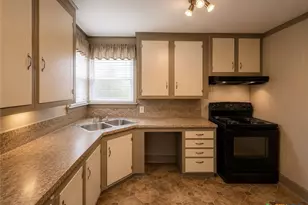 312 Willow Ave, Luling, TX 78648 - Photo 10