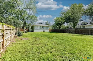 626 St Vincent St, Gonzales, TX 78629 - Photo 14
