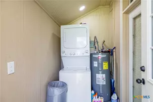 626 St Vincent St, Gonzales, TX 78629 - Photo 34