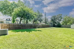 626 St Vincent St, Gonzales, TX 78629 - Photo 10