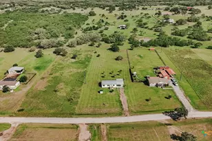 413 W Oaks Dr, Victoria, TX 77905 - Photo 30