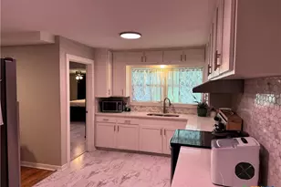 2304 E Mistletoe Ave, Victoria, TX 77901 - Photo 10